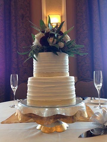 2 tier rustic comb with ribbon