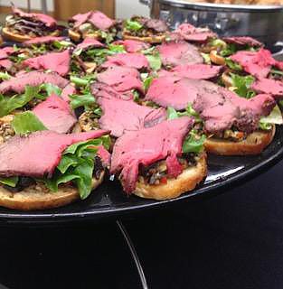 peppered beef crustini