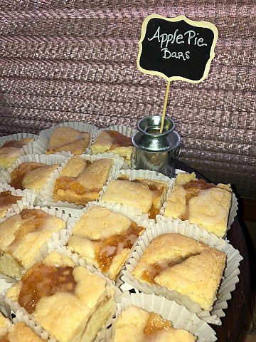 petite apple pie